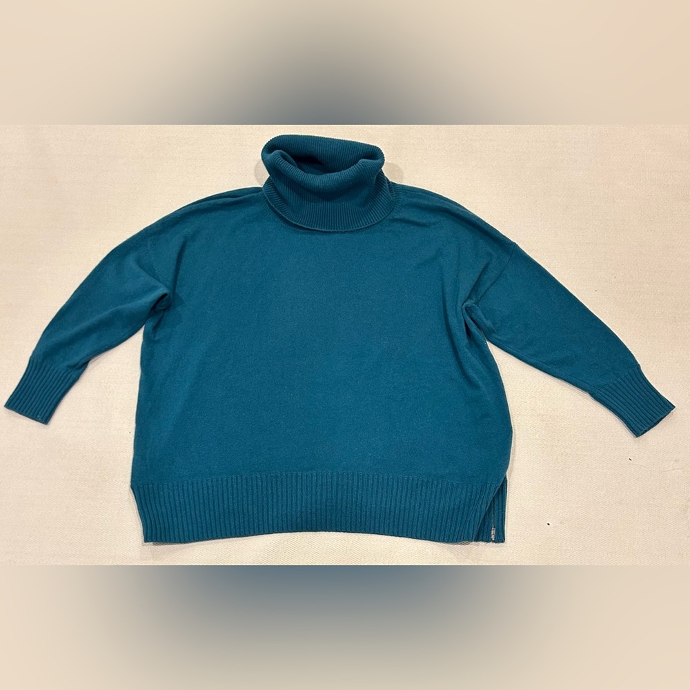 PURE Collection 100% cashmere turtle neck sweater quiet luxury green size 12